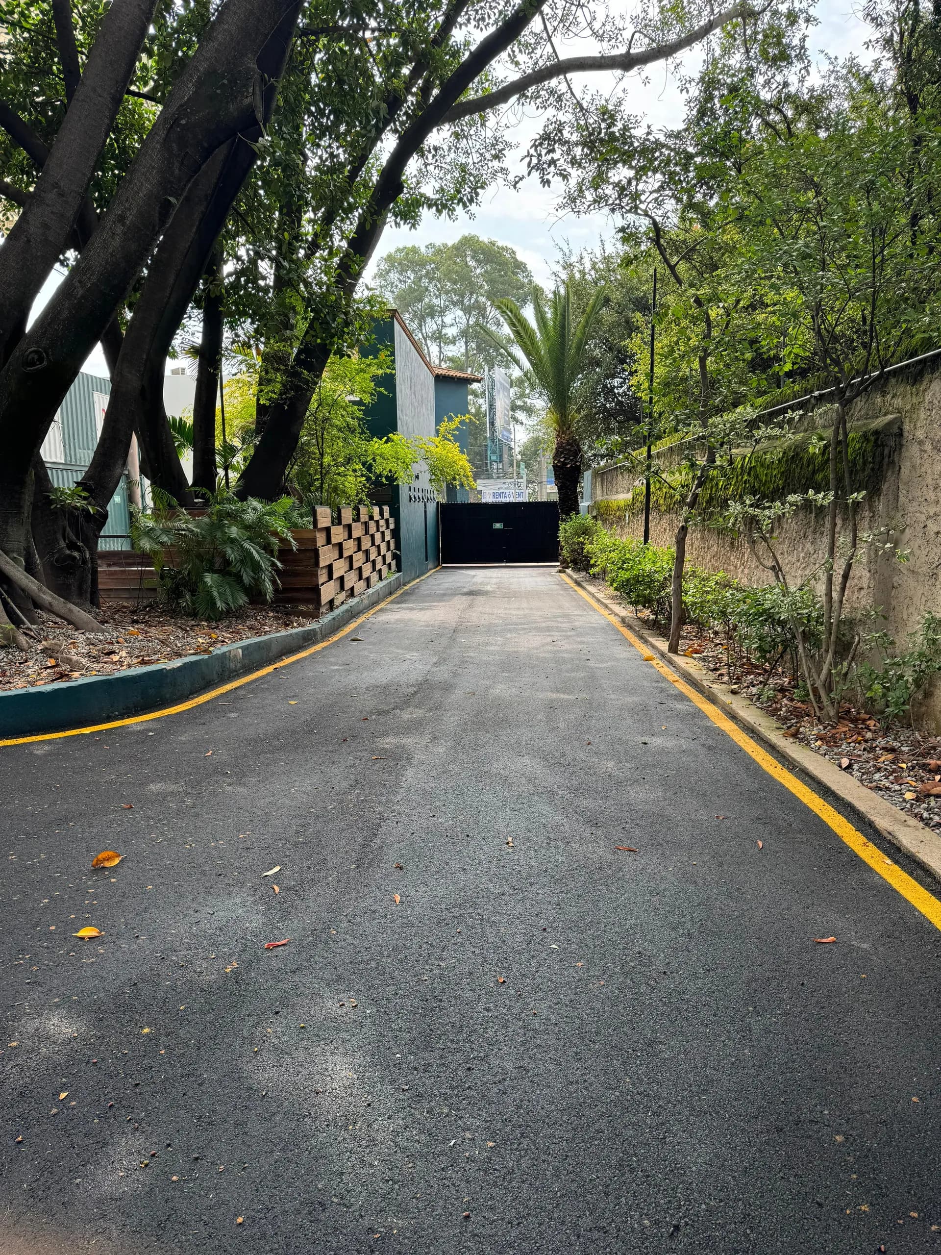 Entrada de mini bodegas ToroBox sucursal Punto Sur en Tlajomulco