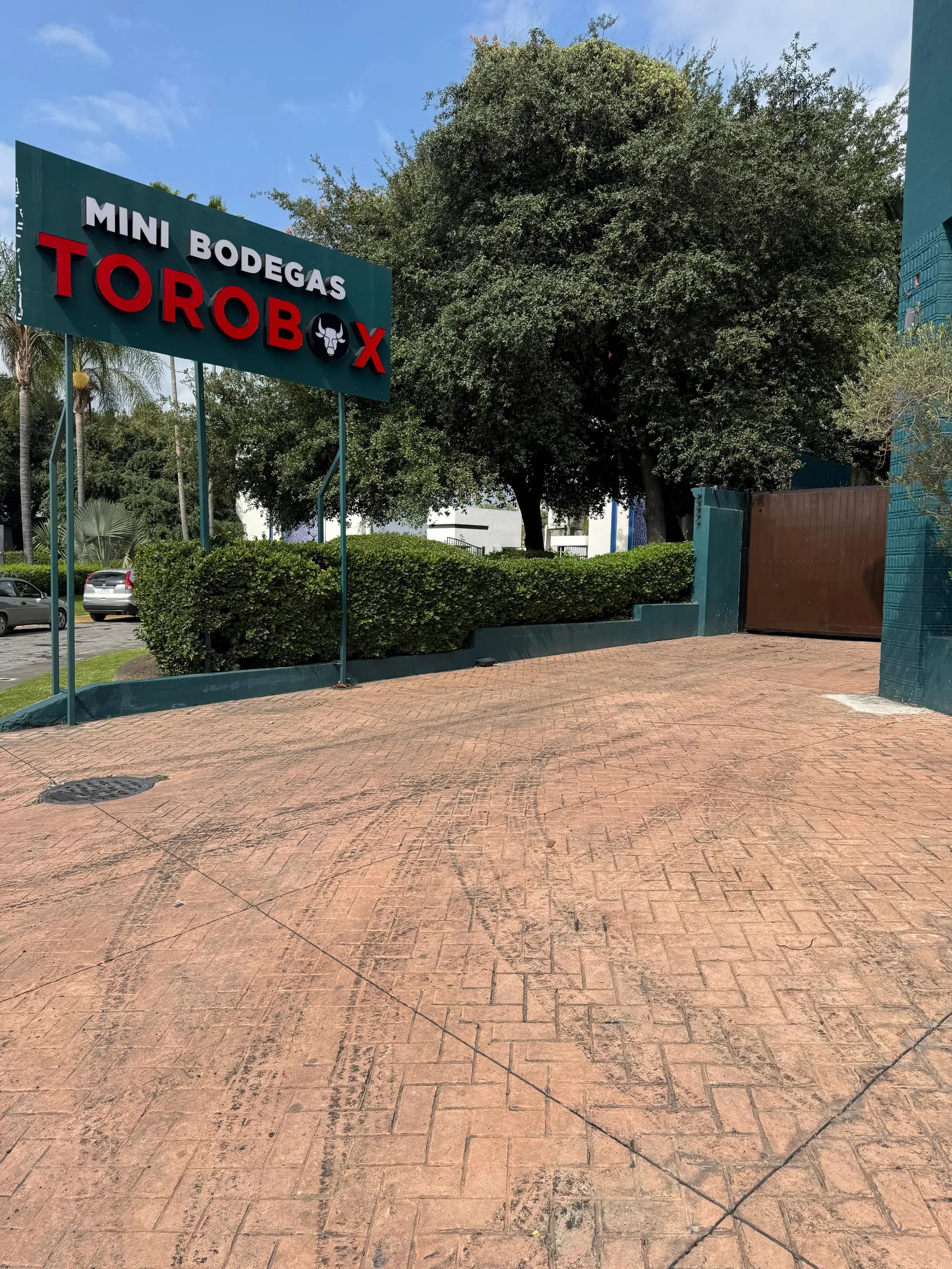 Interior de mini bodegas en sucursal Punto Sur